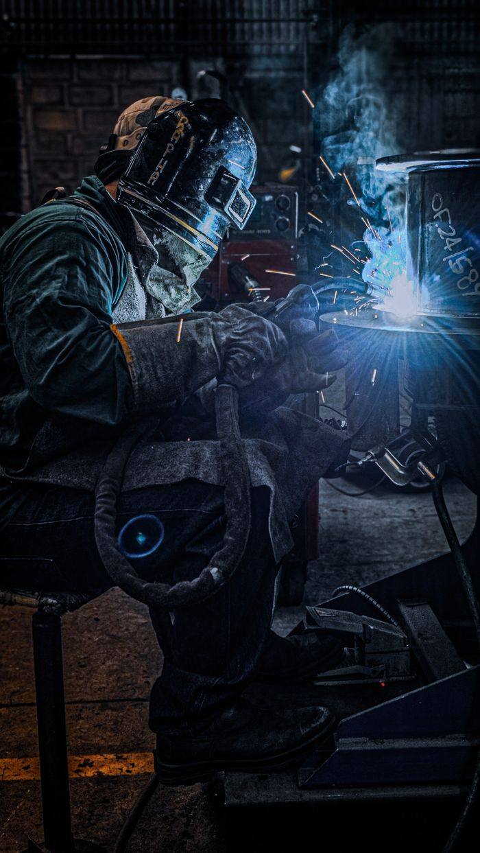 Saldatore in officina